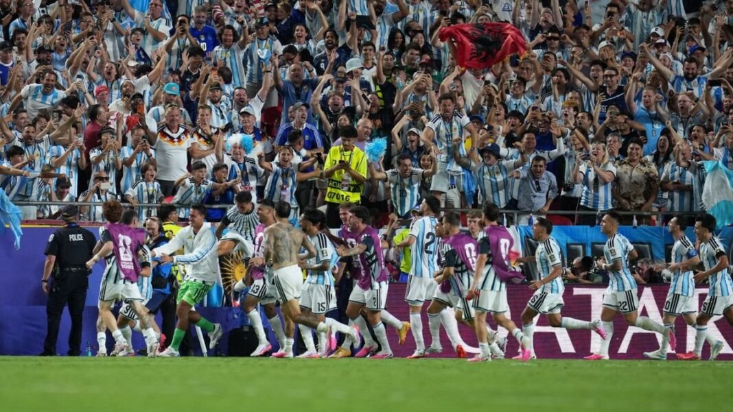Jugadores de la selección argentina celebrando un gol en el partido contra Suiza