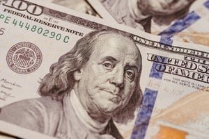 Cotizaciones del dólar en pizarras bancarias