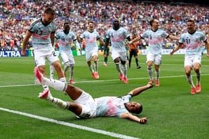 Youri Tielemans celebrando un gol con la camiseta de Bélgica