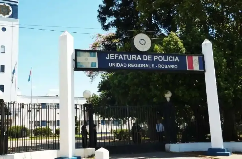 Choque entre patrullero y auto en Ovidio Lagos y Lamadrid, Santa Fe