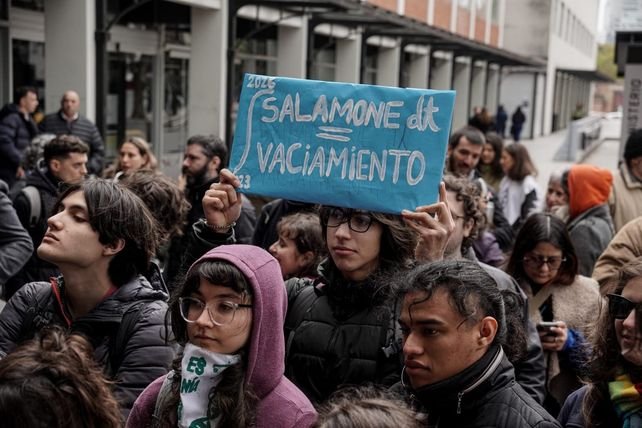 Investigadores del Conicet en Rosario durante una protesta