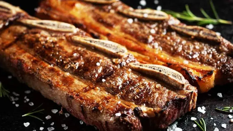 Cortes de carne vacuna en una carnicería de Santa Fe