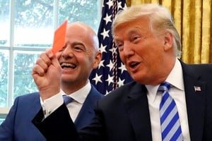 Donald Trump hablando en una conferencia de prensa