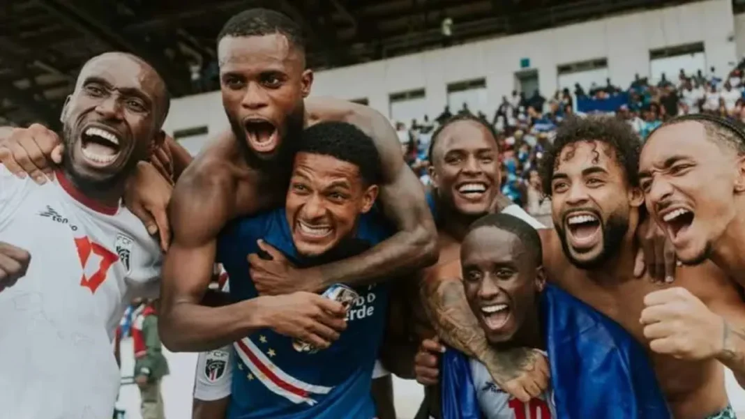 Jugadores de la selección de fútbol de Cabo Verde durante un partido
