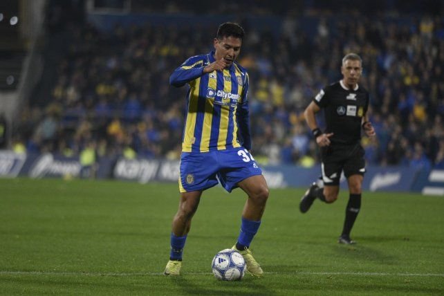 Emanuel Coronel durante un partido de Rosario Central