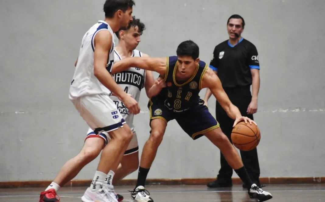 Partido de básquet entre Gimnasia y Náutico en Santa Fe