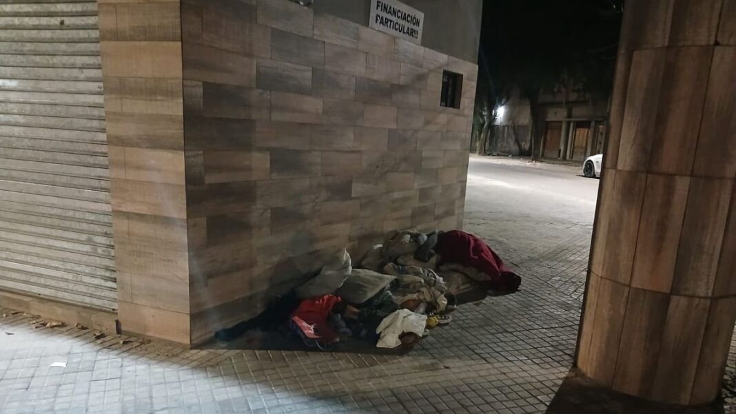 Ropa hallada en la vía pública en Rosario