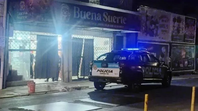 Bazar en calle San Jerónimo al 2100, Santa Fe, lugar del ataque
