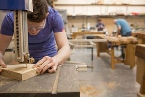 Jóvenes en situación de vulnerabilidad en Argentina según informe de la UBA