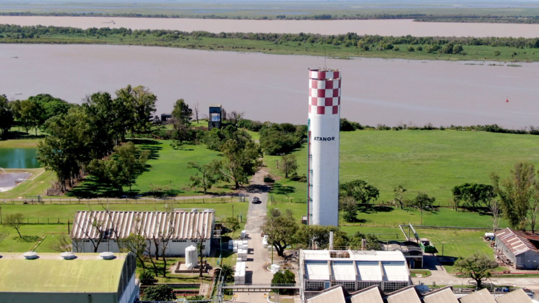 Vista del río Paraná cerca de la planta de Atanor en San Nicolás