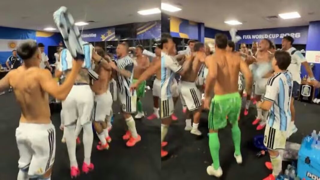 Jugadores de la Selección Argentina cantando La cuarta estrella en un banderazo