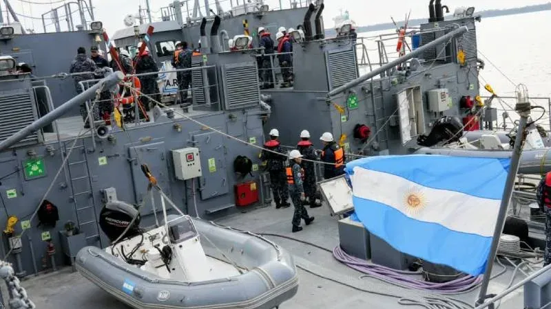 Buques de la Armada Argentina amarrados en el puerto de Rosario