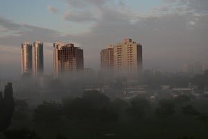 Niebla en la ciudad de Santa Fe durante la mañana
