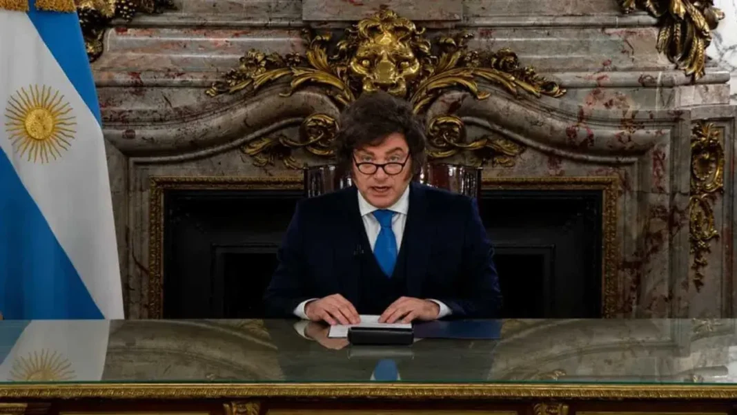 Presidente Javier Milei en cadena nacional anunciando reforma del Banco Central