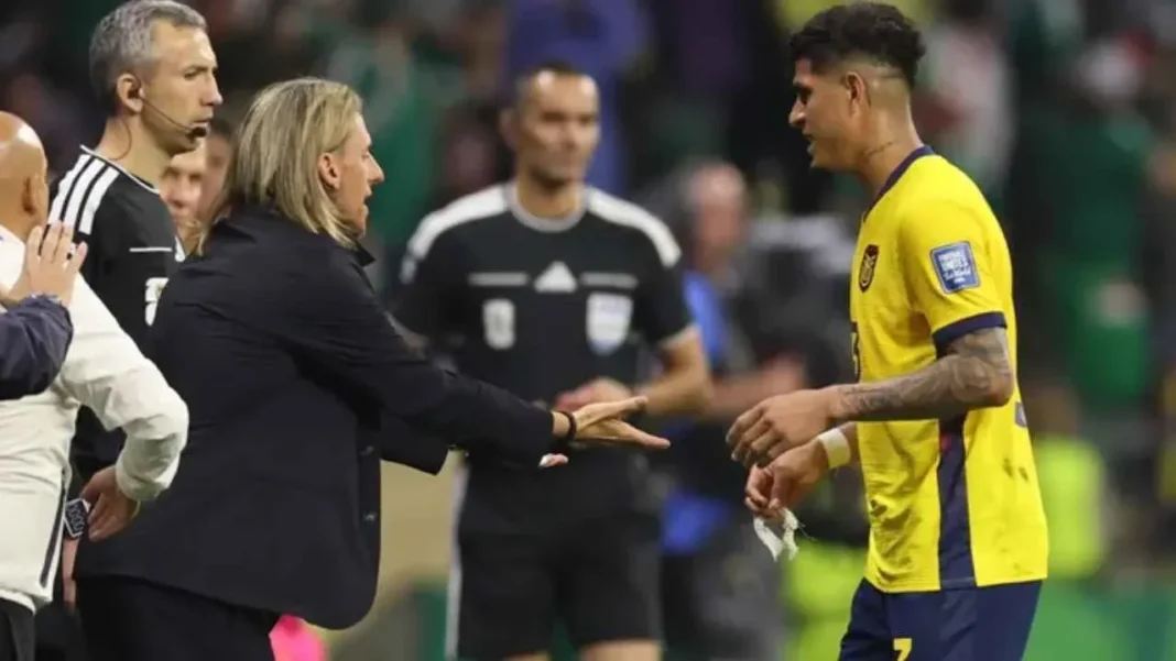 Piero Hincapié es expulsado durante el partido México vs Ecuador en el Mundial 2026