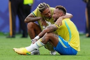 Neymar con la camiseta de la selección de Brasil durante un partido