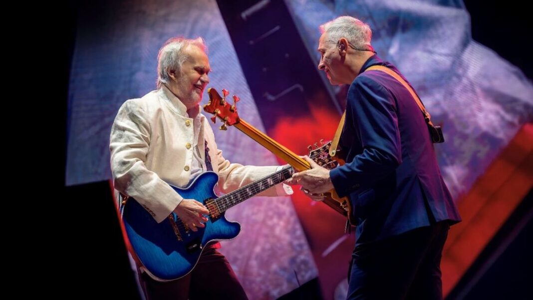 Pedro Aznar y David Lebón en escenario