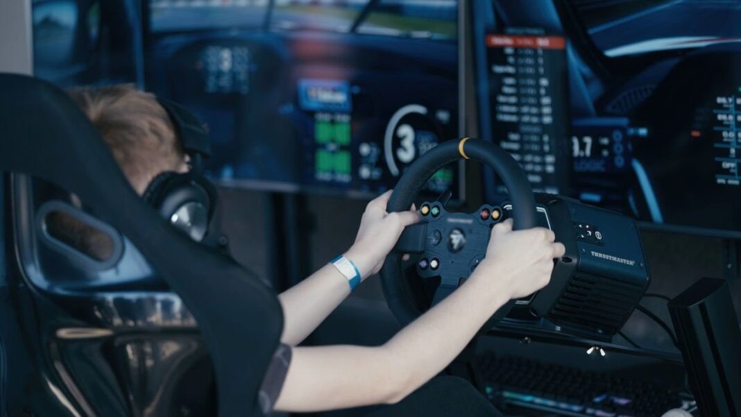 Personas usando cascos de realidad virtual en un espacio de juego en Rosario