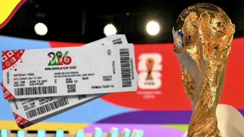 Estadio de fútbol con aficionados en las gradas durante un partido del Mundial