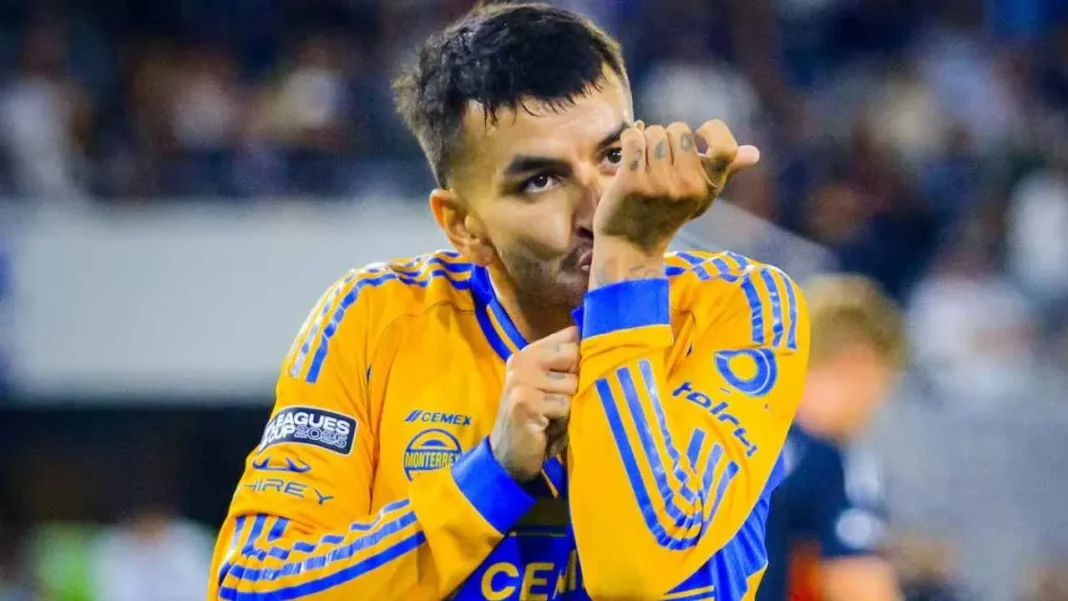 Ángel Correa con la camiseta de River Plate