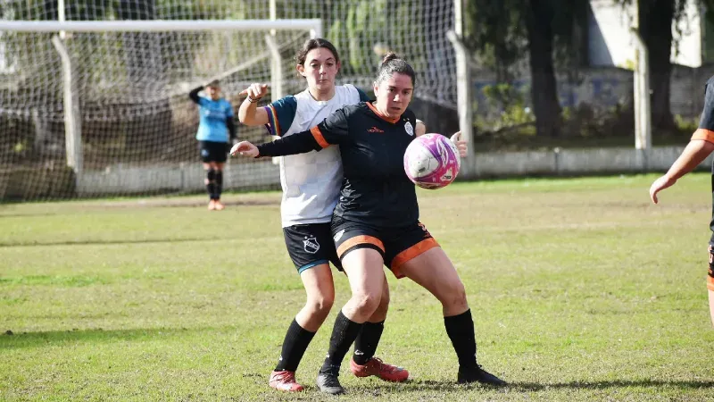 Jugadoras de Social Lux y Adiur durante un partido de la Copa Santa Fe