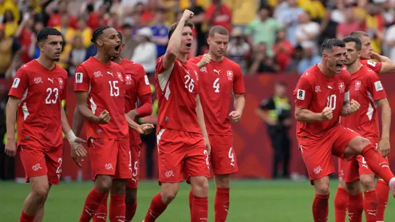 Jugadores de Suiza celebrando la victoria por penales ante Colombia en el Mundial