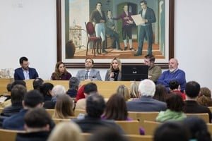 Participantes del tercer conversatorio sobre la Carta Orgánica de Santa Fe