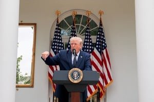 El presidente de Estados Unidos, Donald Trump, habla ante periodistas