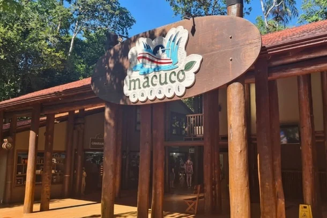 Lancha Macuco Safari en el río Iguazú cerca de las Cataratas