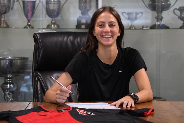 Belén Raffaelli con la camiseta de Newell's durante un partido