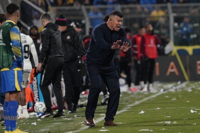 Jorge Almirón durante un partido de Rosario Central