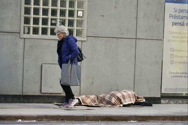 Personas en situación de calle en la vía pública de Rosario