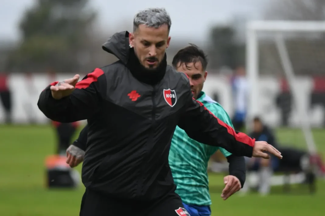 Darío Benedetto con la camiseta de Newell’s