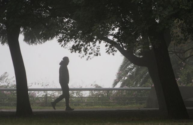 Vista de la ciudad de Rosario con neblina por la mañana