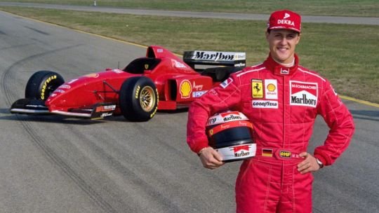 Monoplaza Ferrari SF-26 con decoración conmemorativa en homenaje a Michael Schumacher