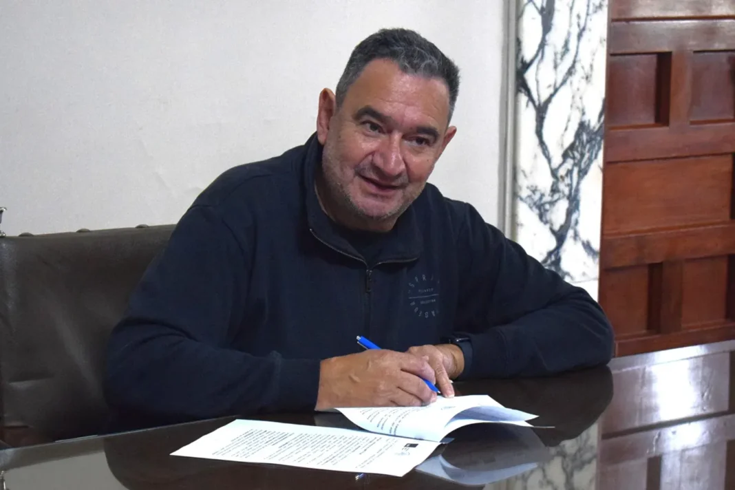 Firma de convenio entre Festram, Amfestram y universidades nacionales