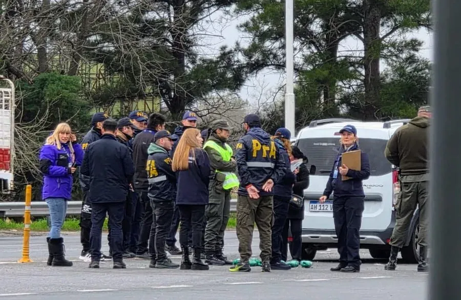 Operativo de Migraciones en el peaje de General Lagos