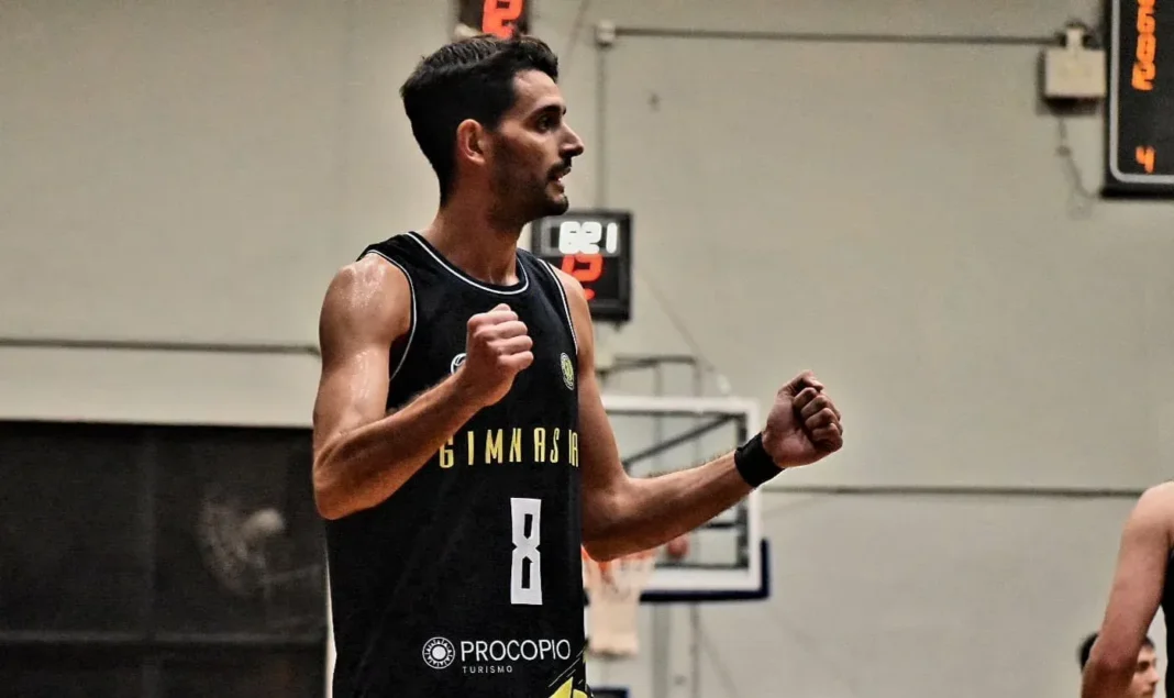 Partido de básquet entre Gimnasia y Provincial por la Superliga rosarina