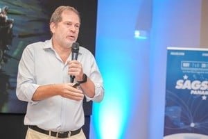 Gustavo Adamovsky en Santa Fe