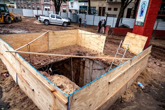Vista del subsuelo descubierto bajo la plaza De la Cooperación en Rosario