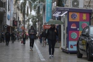Cielo cubierto en la ciudad de Santa Fe durante una jornada fría