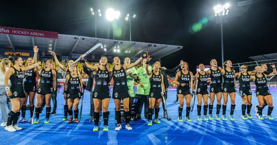Las Leonas durante un partido de hockey sobre césped