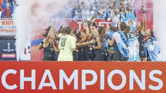 Las Leonas celebran el título mundial tras vencer a Países Bajos por penales