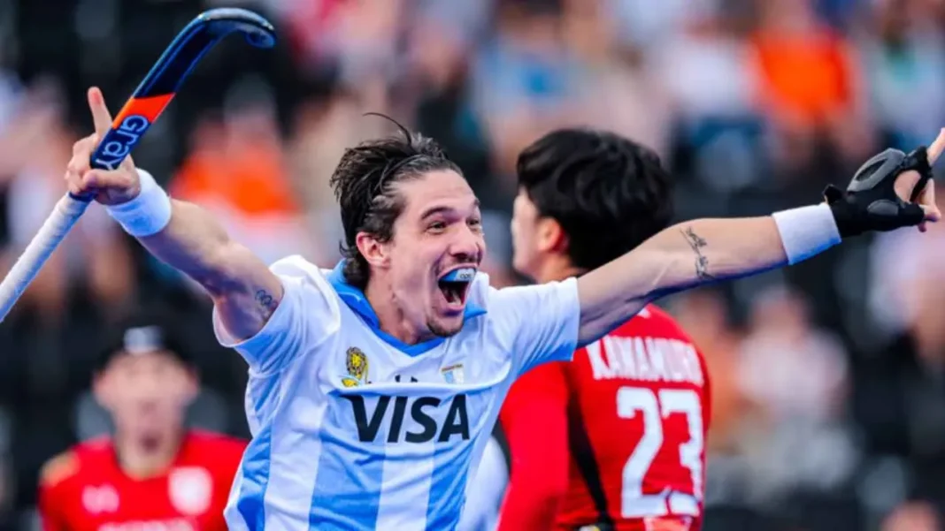 Jugadores de Los Leones celebrando un gol ante Japón