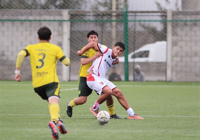 Jugadores de la reserva de Newell's en el partido ante Defensa y Justicia