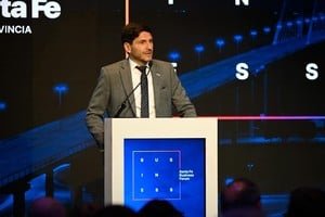 Maximiliano Pullaro durante la inauguración del Santa Fe Business Forum en Rosario