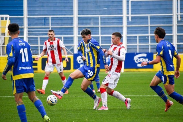 Partido de la reserva de Rosario Central ante Instituto en Arroyo Seco