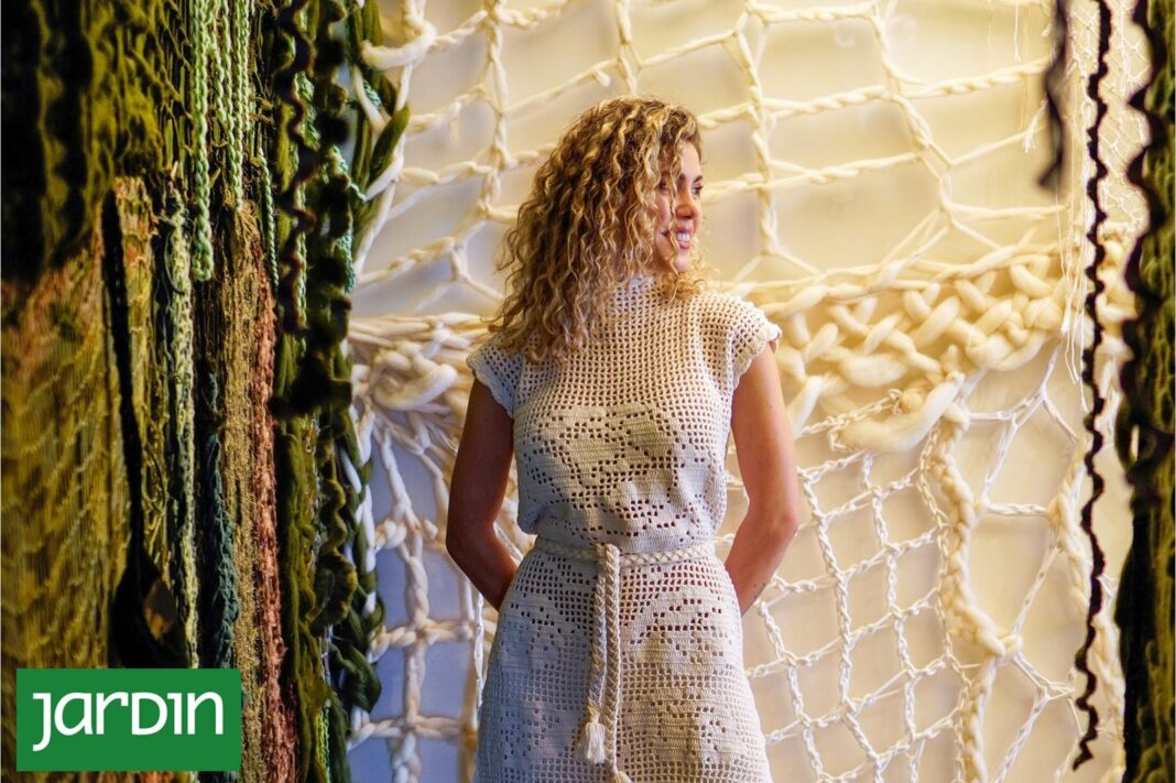 Instalación textil inmersiva Selva Sentida de Julieta Rodríguez