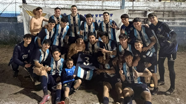 Partido de fútbol de la Asociación Rosarina en el barrio Ludueña
