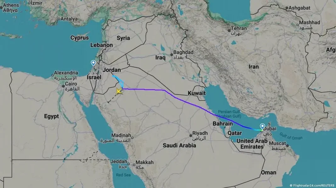 Avión de FlyDubai en el aeropuerto de Tabuk tras aterrizaje de emergencia